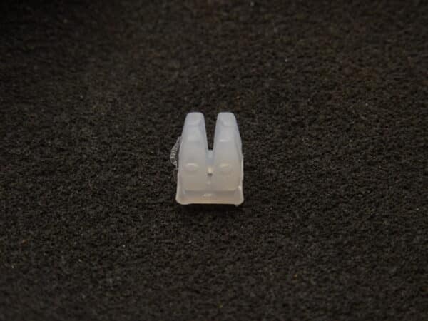 clip to mount rocker panel moulding Fiat 124 Spider