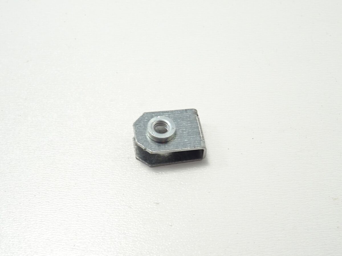 Clamp for chrome screw 1 piece Fiat 124 Spider