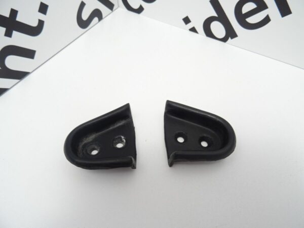 Set (right and left) guide in B-post; plastic repro Fiat 124 Spider