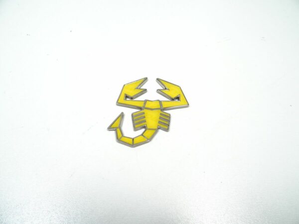 Abarth emblem yellow Fiat 124 Spider