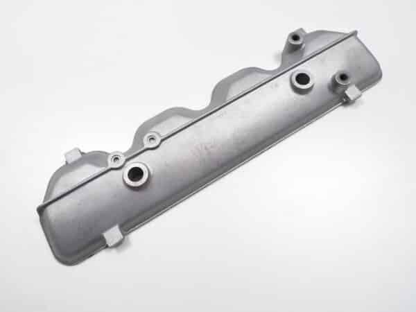 Valve cover with hole for throttle linkage / bell crank revised FIAT 124 Spider