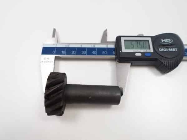 Oil pump drive gear (total length 57.5 mm) FIAT 124 Spider